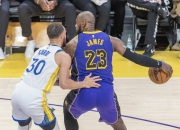 开云体育中国-勇士翻盘广东队，库里关键制胜的简单介绍