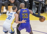 开云体育中国-勇士翻盘广东队，库里关键制胜的简单介绍