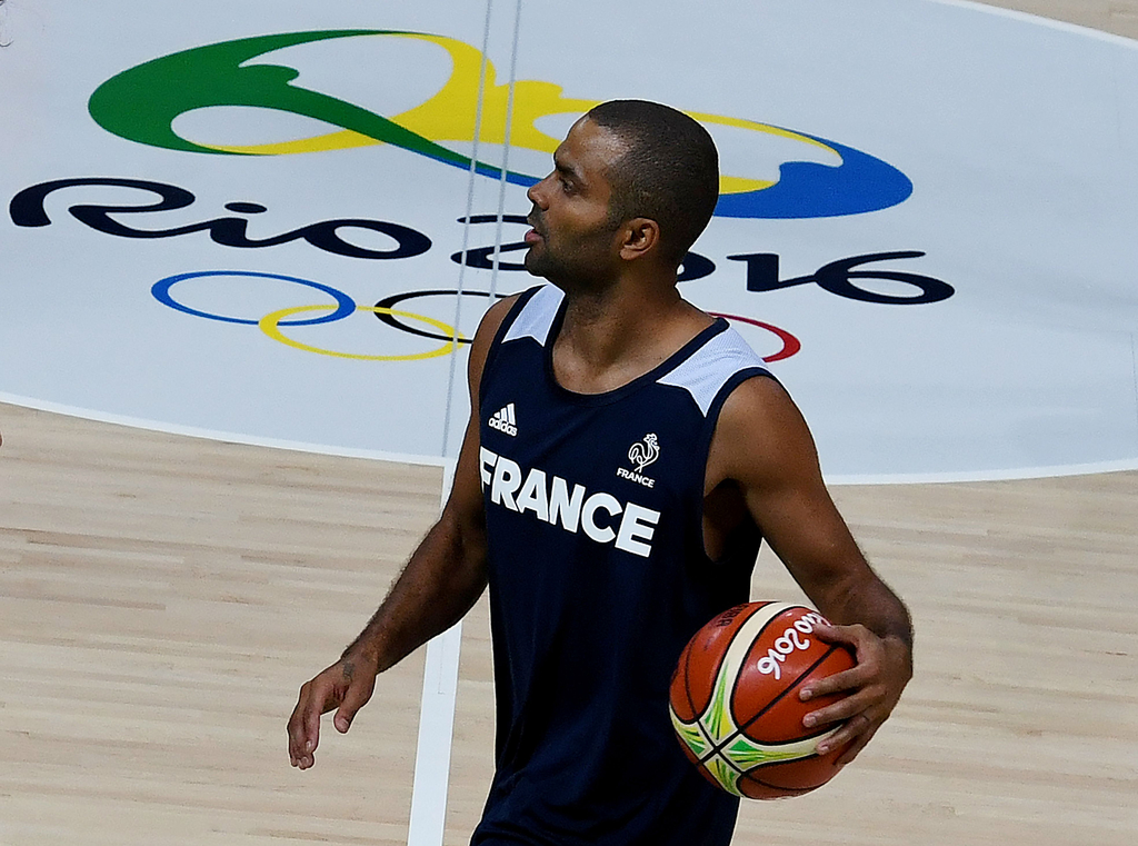 关于雷霆鏖战加拿大男篮，巴图姆完成帽子戏法的信息