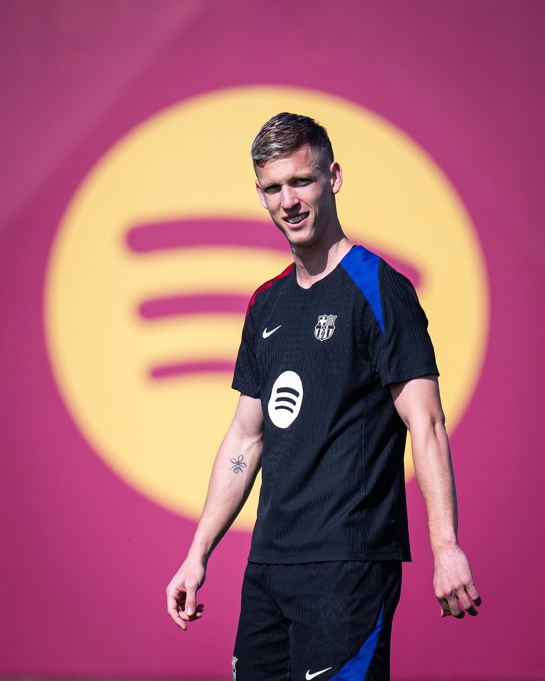 包含巴萨传奇球星宣布将出任足球青训总监，助力培养未来之星的词条