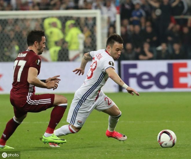 包含里昂宣布与主教练解约，另寻新帅的词条