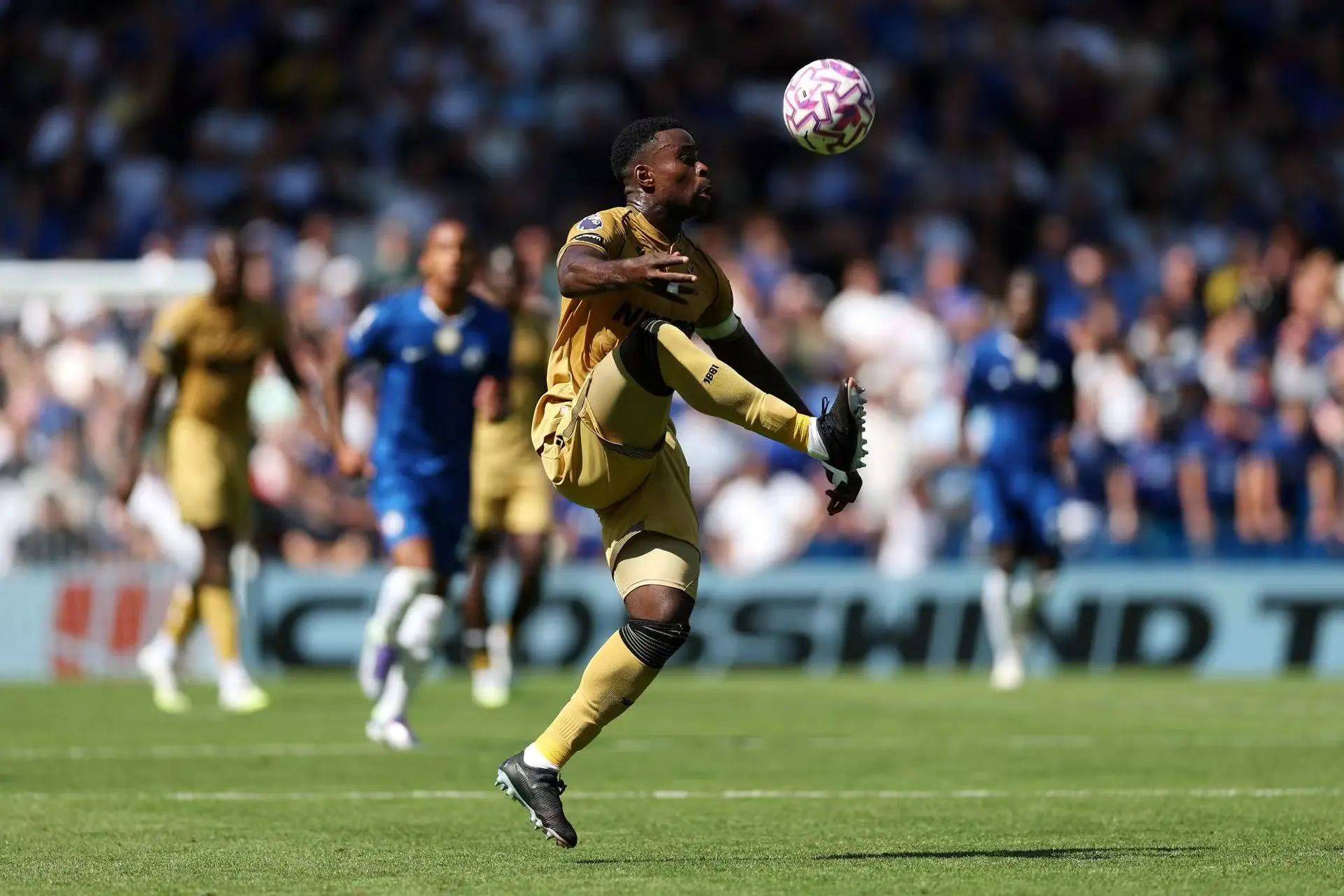 水晶宫全队疲于奔命，遭遇连败