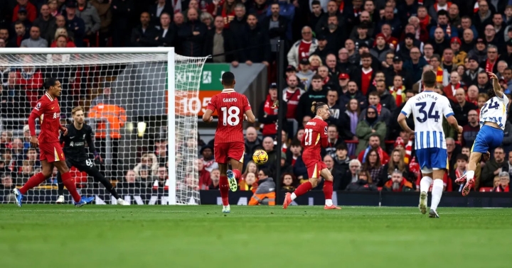 包含利物浦逆转胜利，登顶积分榜的词条