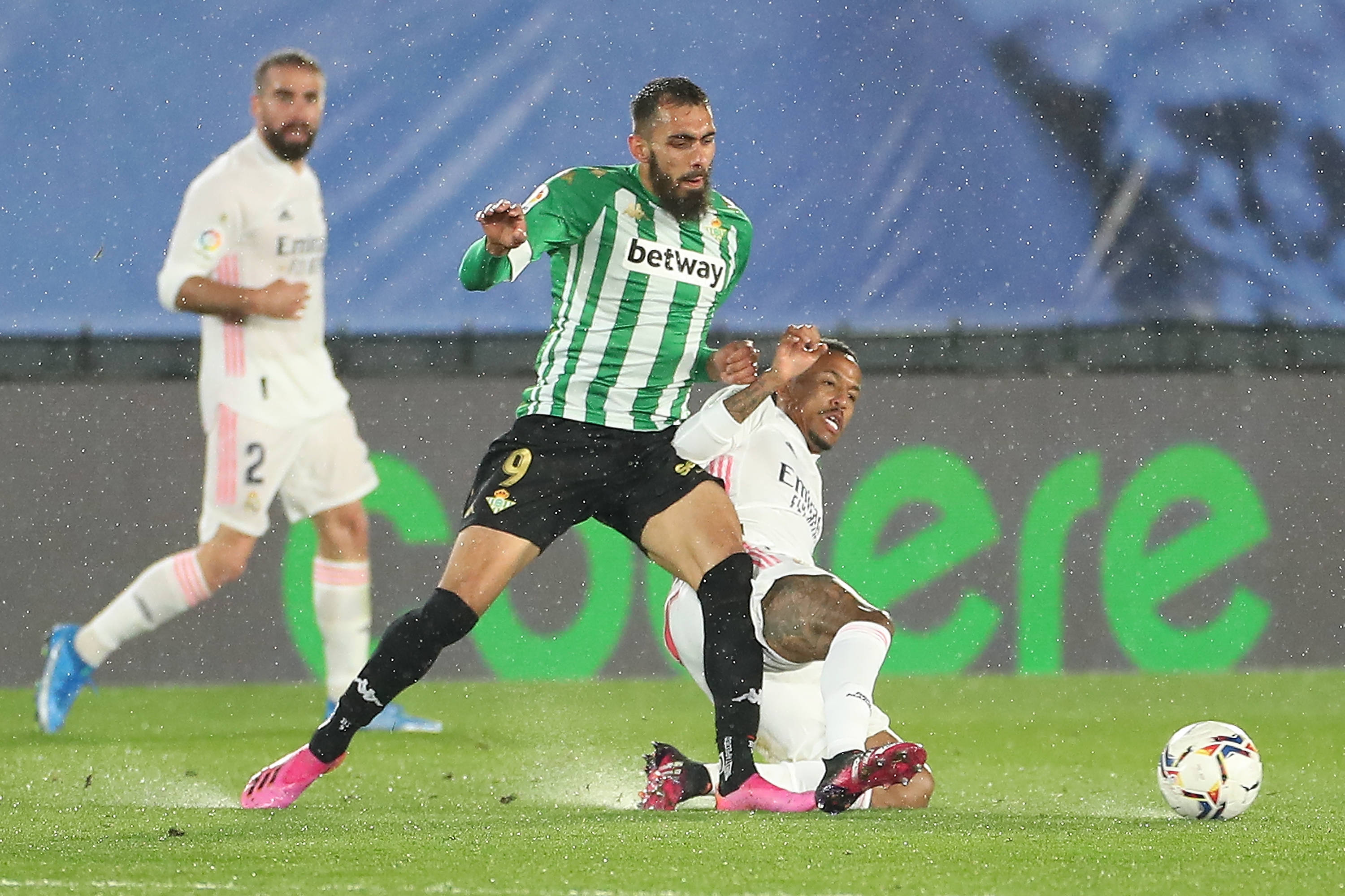 比利亚雷亚尔五连胜：夺得劲头满满的简单介绍