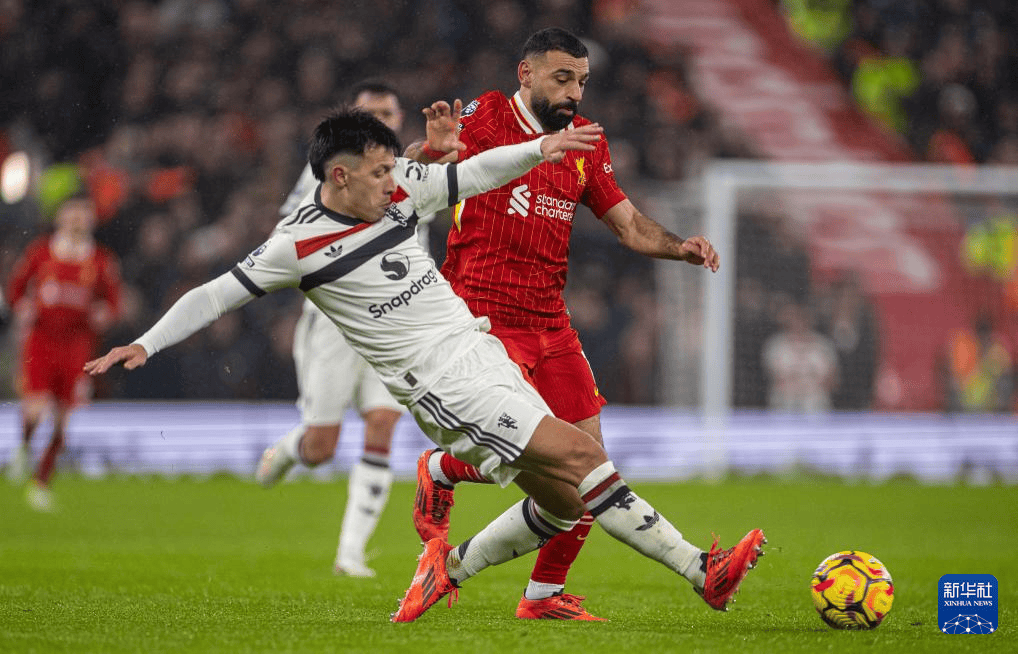 利物浦队球员联手作战，绝地反击的简单介绍