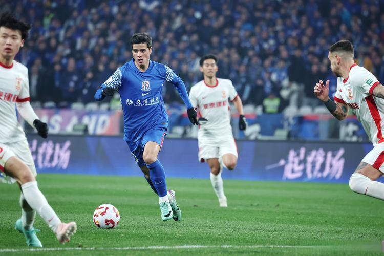 包含争冠战进入白热化阶段，悬念难以揭晓的词条