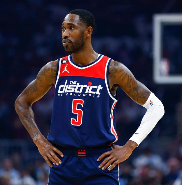 关于后卫在预选赛中展现防守实力的信息