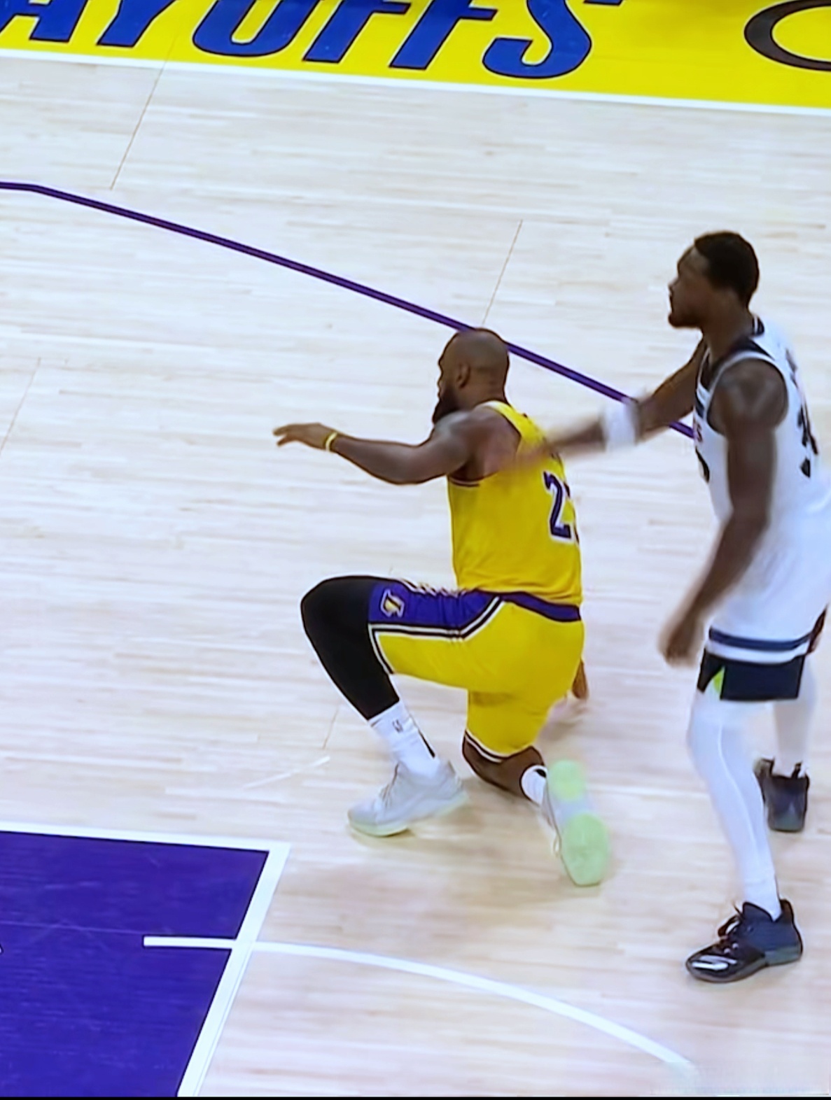 包含狼队大胆反击，战胜实力对手的词条