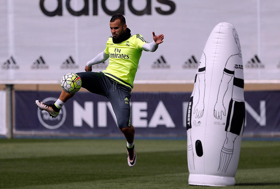 巴列卡诺球员康复训练，望能在下一场比赛中回归的简单介绍