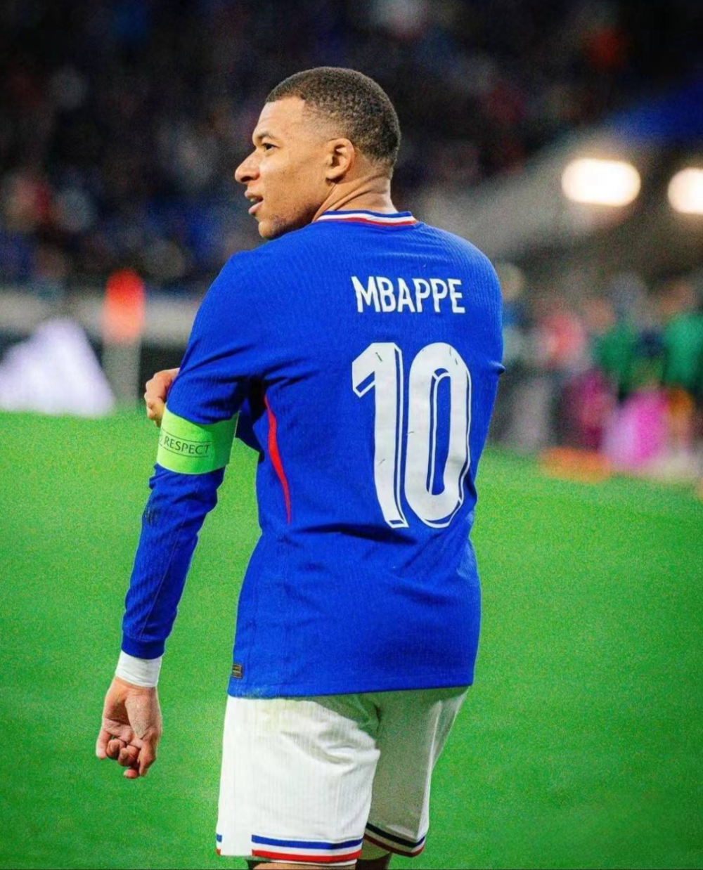 包含巴西横扫葡萄牙，姆巴佩高光表现的词条