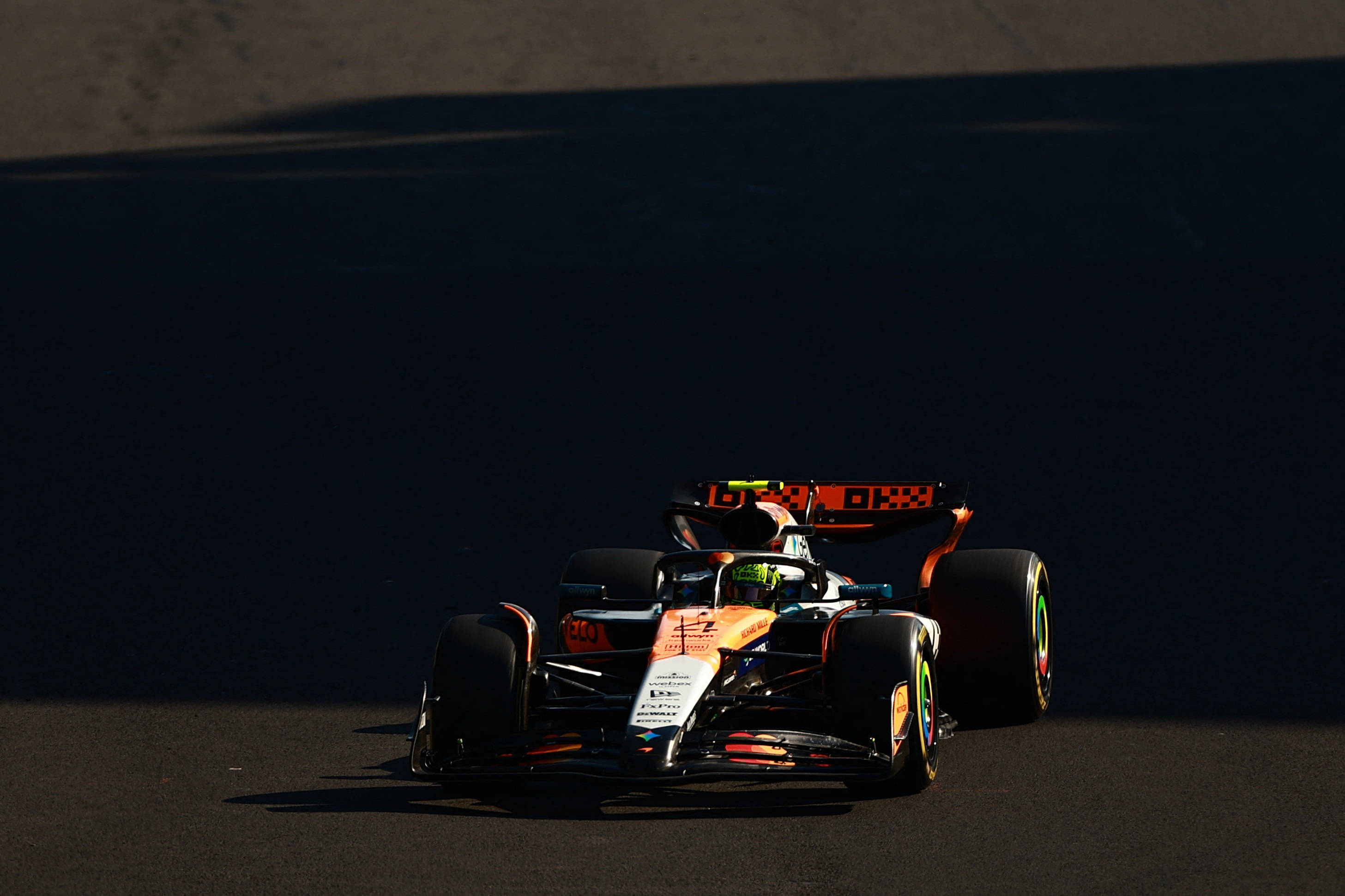 红牛车队翻盘雷诺车队，诺里斯刷新纪录的简单介绍