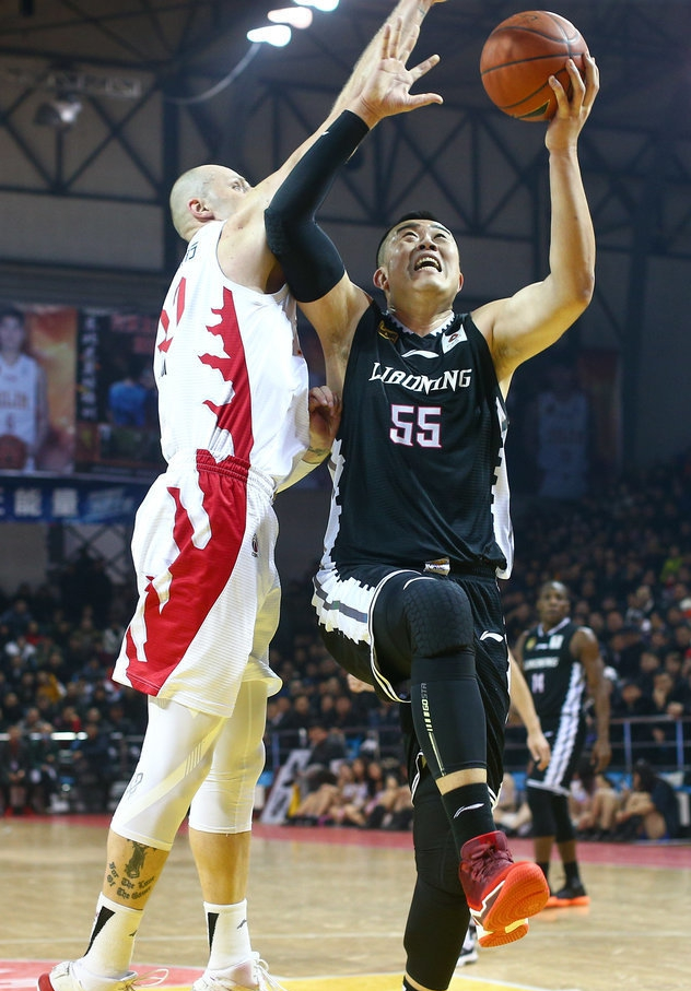 包含失球连连，争冠队伍面临防守危机的词条