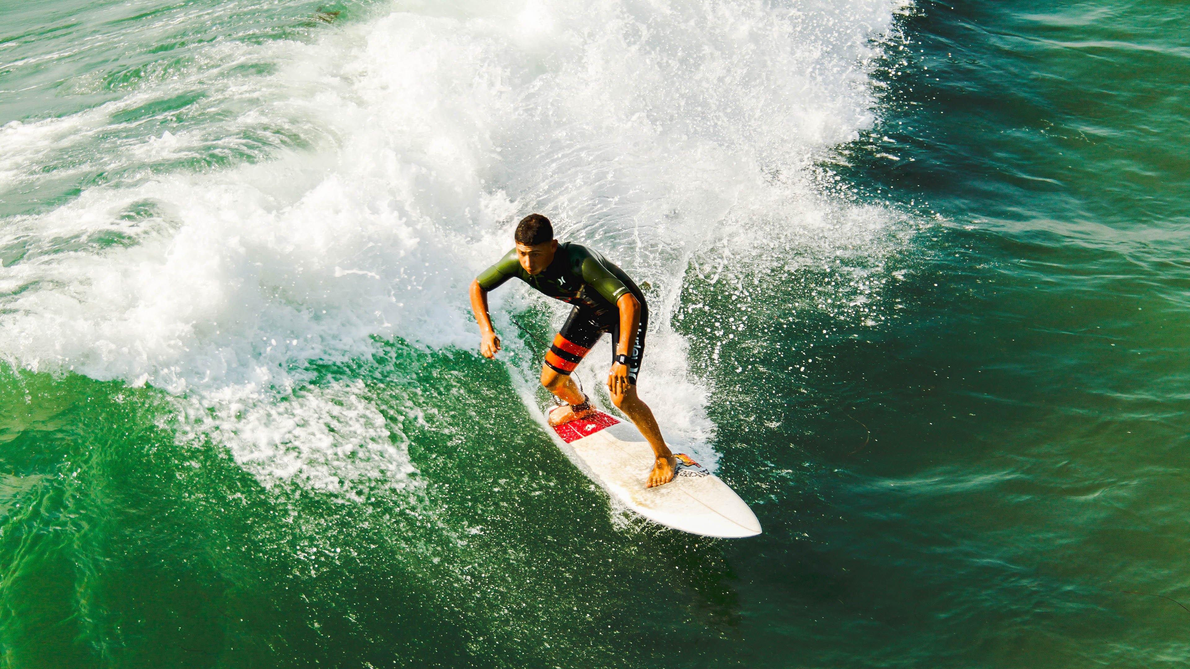 拜仁横扫比利时，萨内惊艳四座，一场战术与天赋的完美风暴